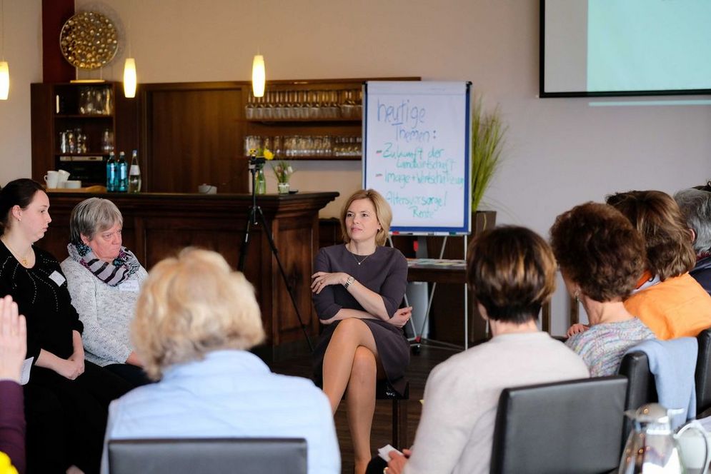 Bundesministerin Dr. Julia Klöckner besucht Workshop der Landfrauenstudie in Ingelheim