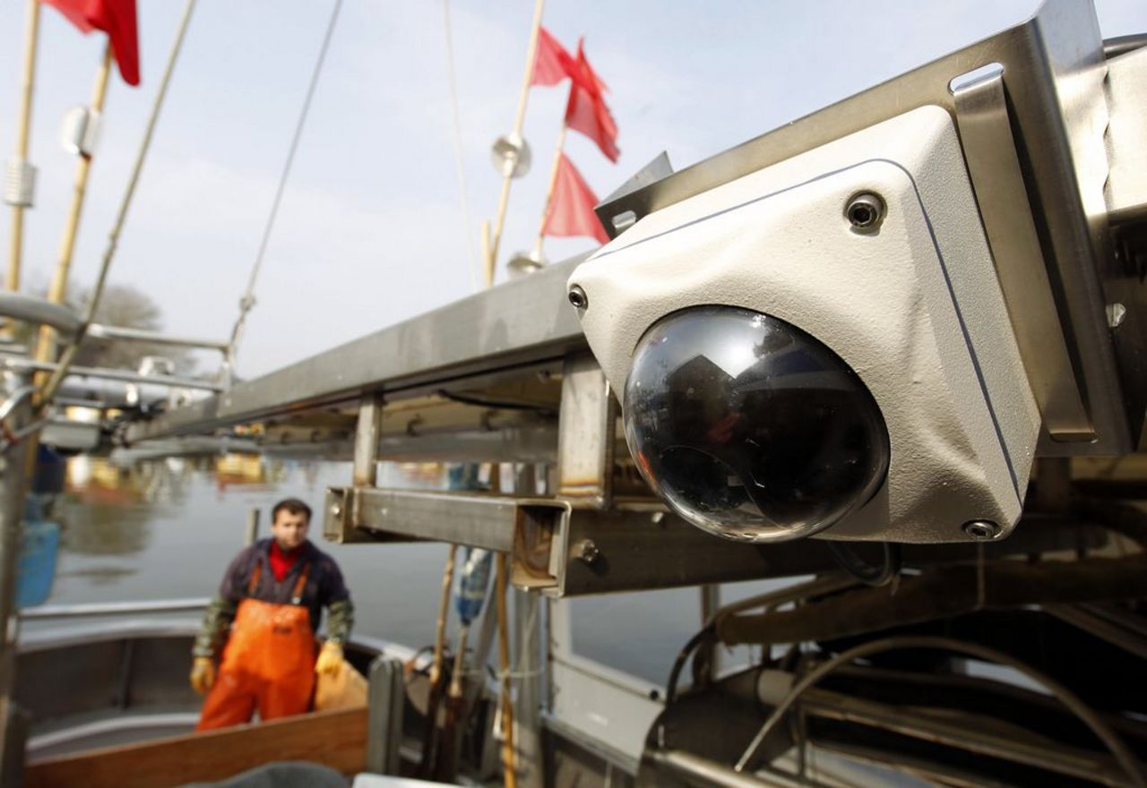Kameras an Bord eines Freester Fischkutters überwachen den Fischfang-Prozess.berwachen den Fischfang an Bord eines Freester Fischkutters