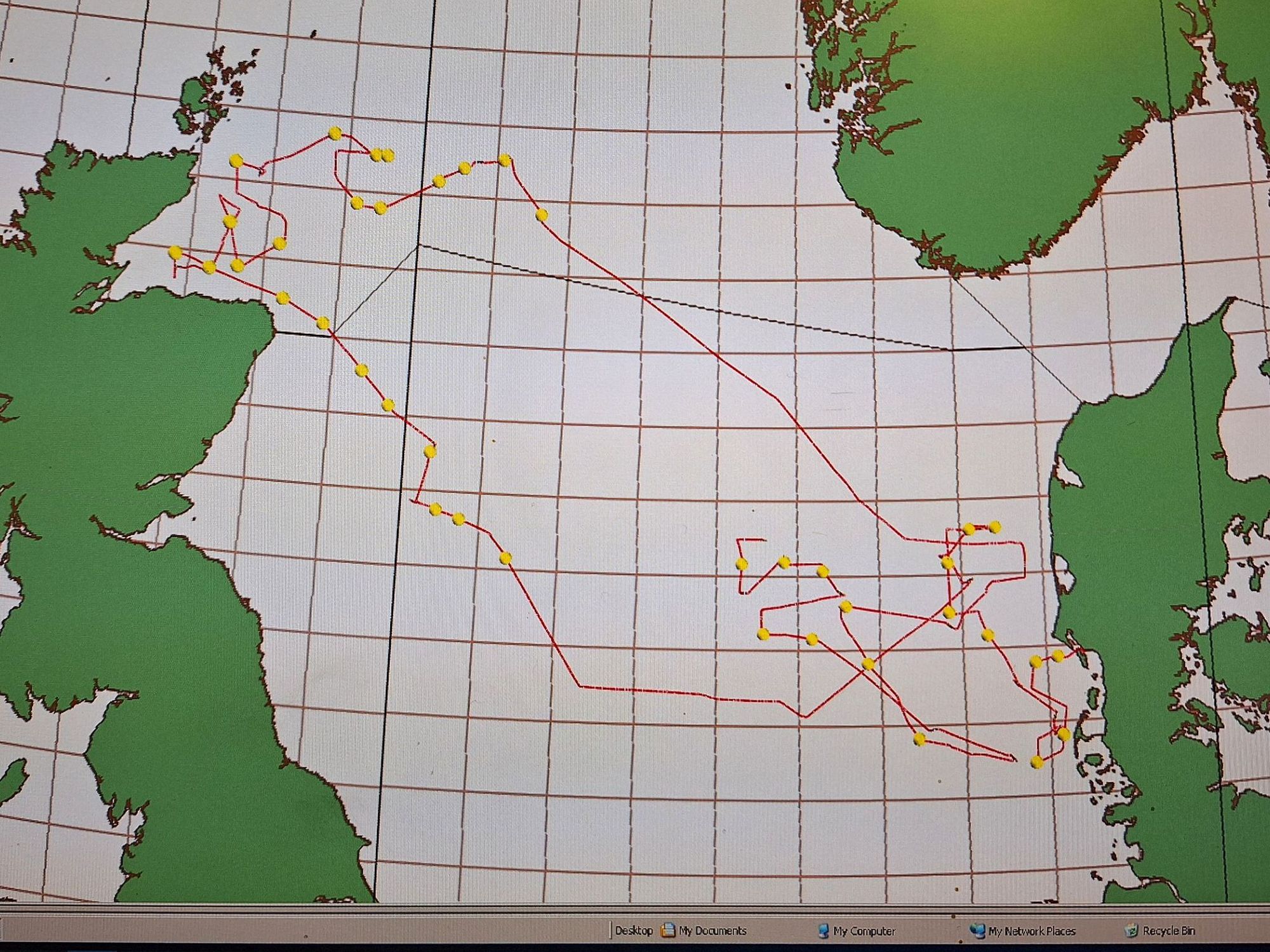 Die Reiseroute in der Nordsee auf einem Bildschirm: Von Dänemark an die Küste Schottlands und zurück vor die dänische Küste.