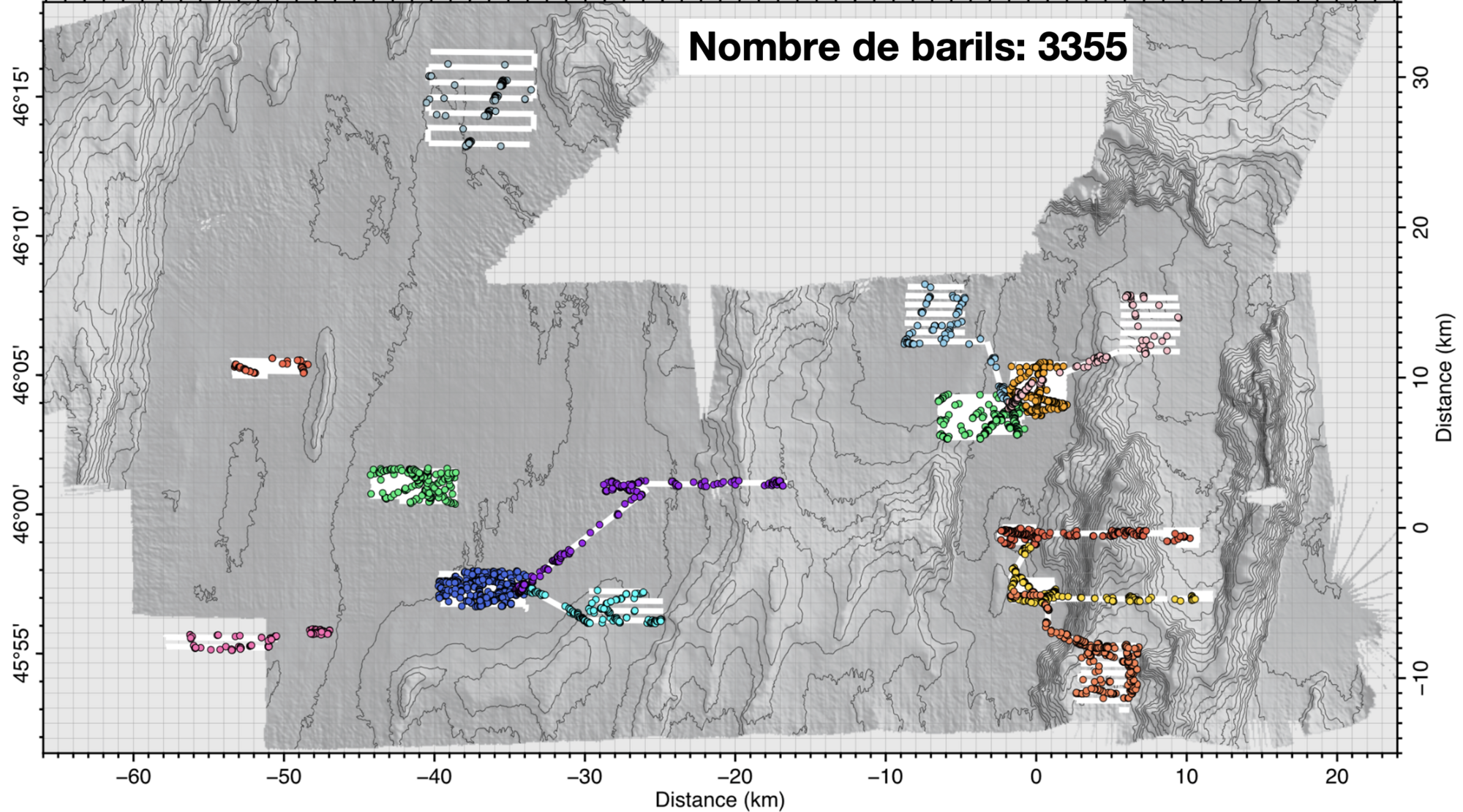 Karte der identifizierten Fässer und der mit dem SAMS-Sonar von AUV Uly X erfassten Gebiete. Eines Meereskarte mit Tiefenstufen und farbig markierten Fässern in diesem Gebiet.
