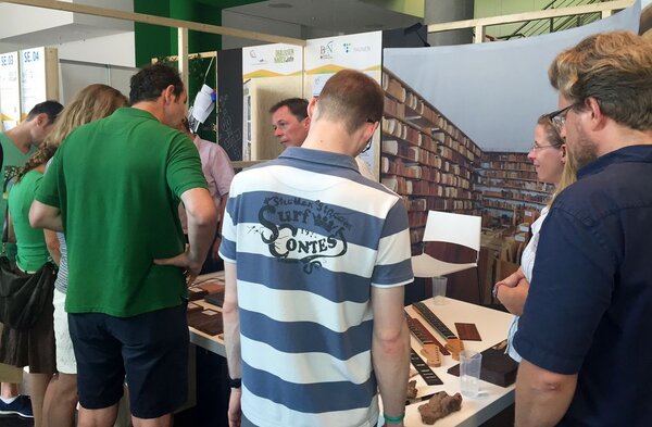 Informationsstand des Thünen-Kompetenzzentrum für Holzherkünfte