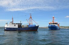 Die Clupea (rechts, im Hintergrund) und der alte Forschungskutter gleichen Namens