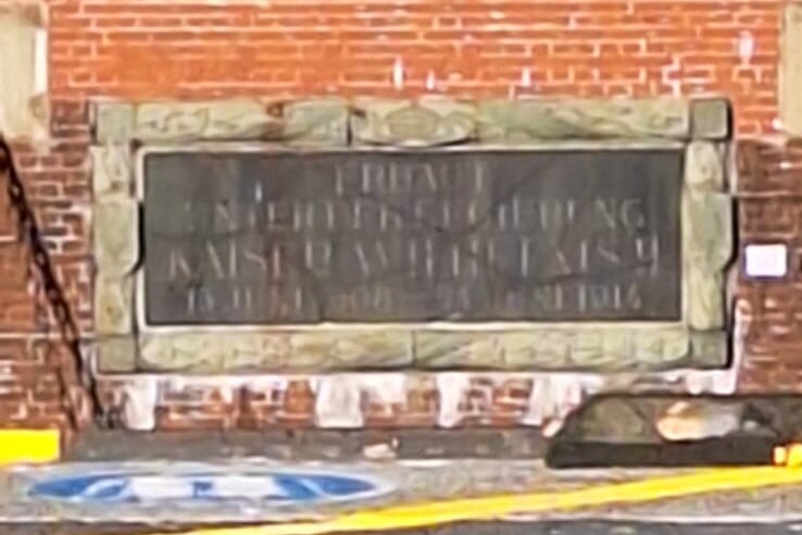 Schild am Schleusentor