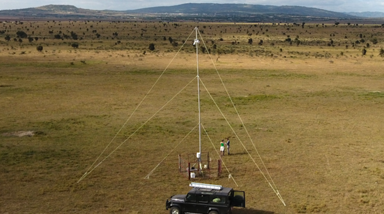 Messturm in der Kenianischen Savanne