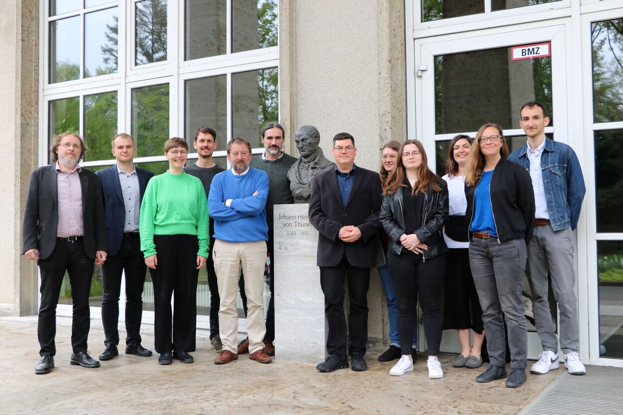 Die Teilnehmerinnen und Teilnehmer der Auftaktveranstaltung 