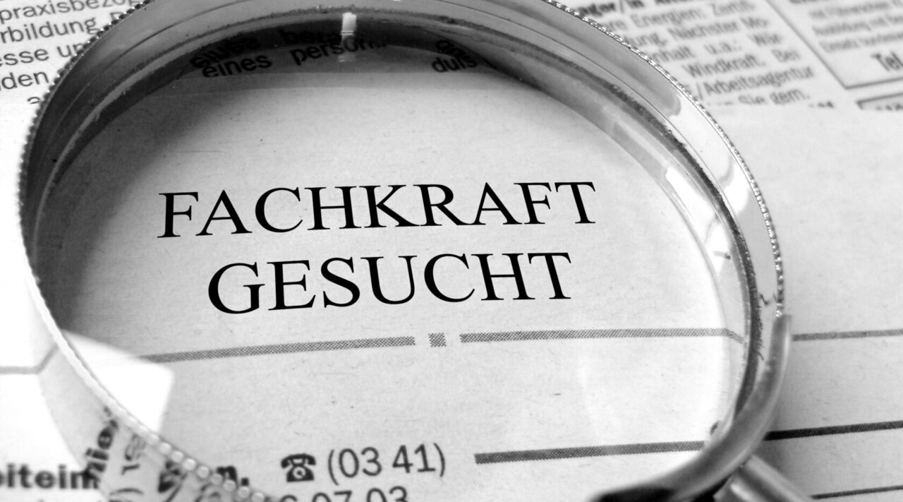 Zeitung Fachkraft gesucht