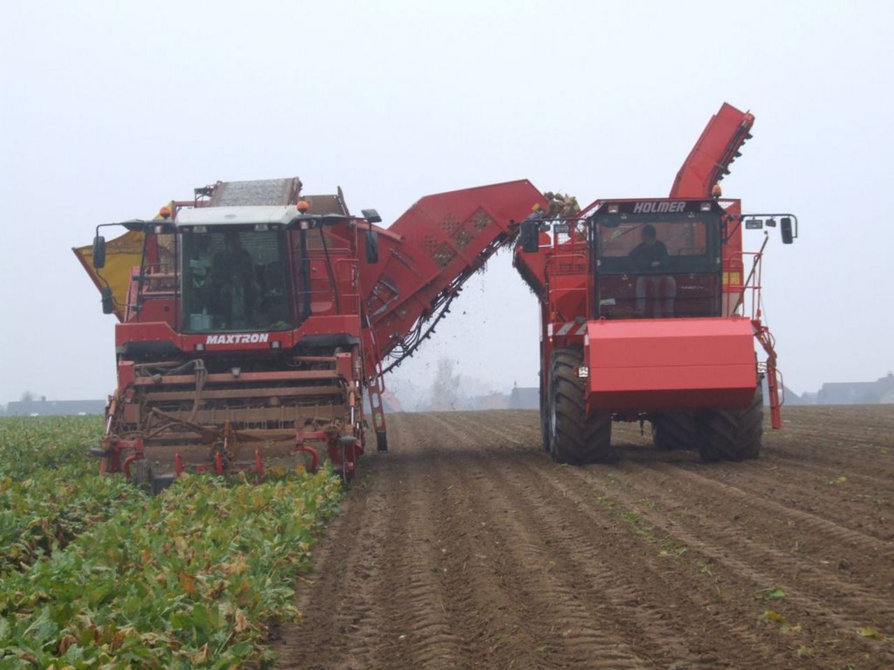 soil conserving chassis during the harvest of sugar beet