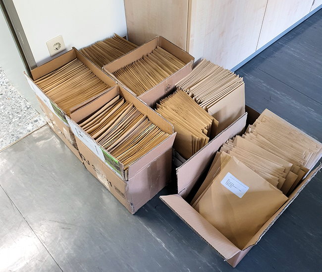 Versandfertige Briefe mit den Kurzberichten zur Bodenzustanderhebung Landwirtschaft