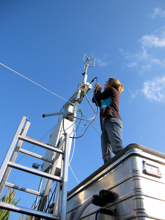 Installation of micrometeorological measurement equipment at an agricultural site in the Emsland region