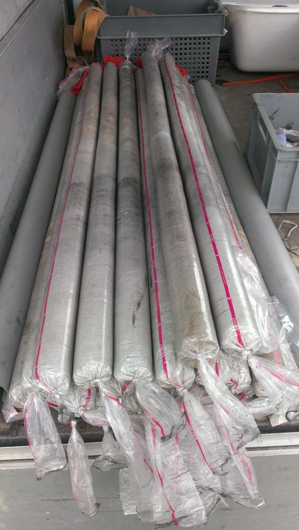 In Plastikschläuche verpackte Bohrkerne nach der Entnahme In Plastikschläuche verpackte Bohrkerne nach der Entnahme