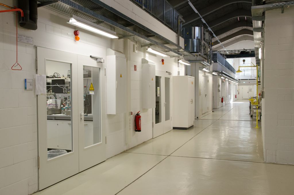 Bio- und Chemielabore in der Versuchshalle