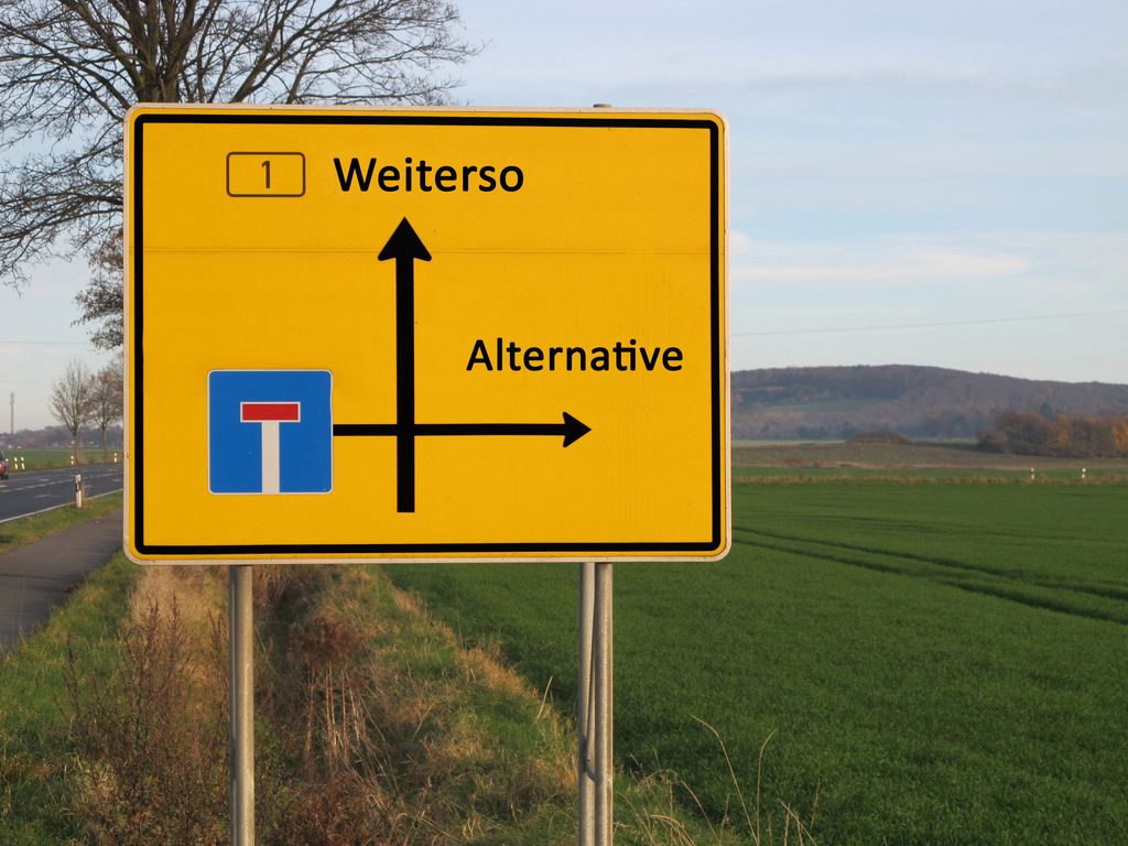Sign for deciding the direction between "continue as is" or an alternative 