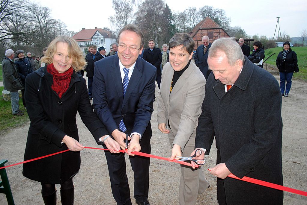 Gruppenbild von der Eröffnung der Dauerausstellung LandNutzenLeben