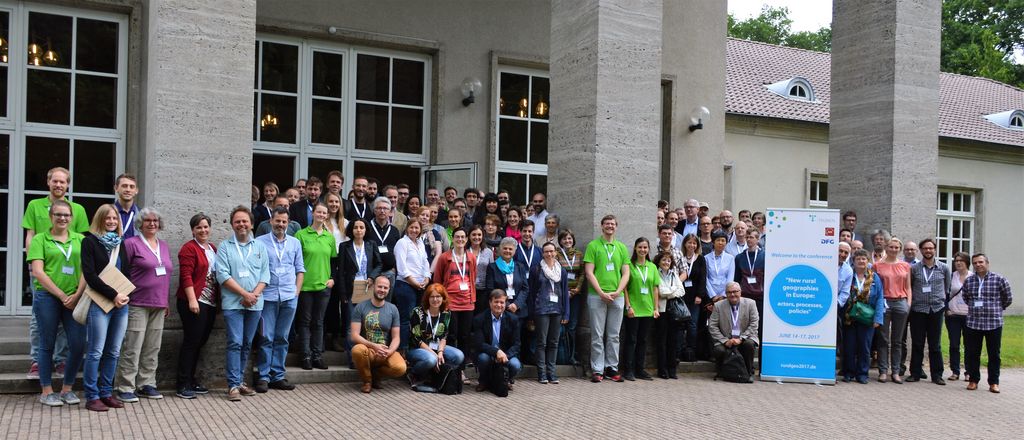 Gruppenfoto der Teilnehmerinnen und Teilnehmer der RuralGeo 2017-Konferenz