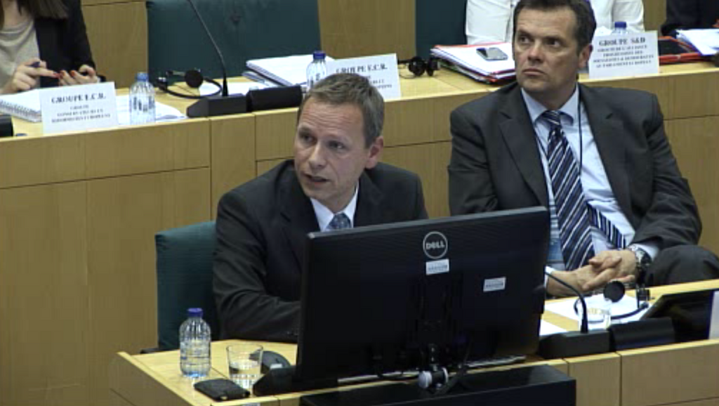 C Zimmermann während der Präsentation im Europaparlament. 