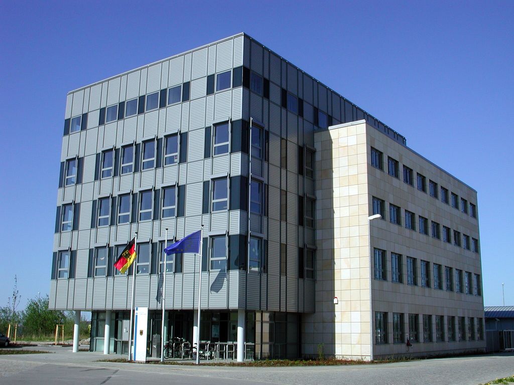 Institutsgebäude von der Straßenseite.