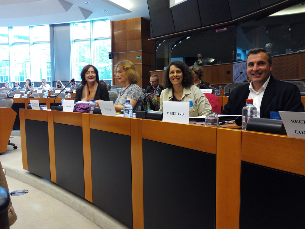 Präsentation im Europaparlament: Carmen-Paz Marti Dominguez vom EP/Policy Department for Structural and Cohesion Policies; Sarah Kraak, Thünen-Institut, Clara Ulrich, DTU-Aqua/Dänemark, und Raul Prellezo, AZTI/Spanien (v.l.). 