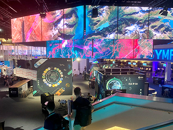 Conference area with interactive applications and meeting points