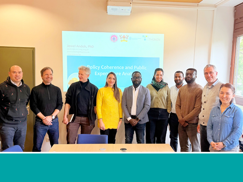 Gruppenfoto mit Jewel Andoh in der Bildmitte