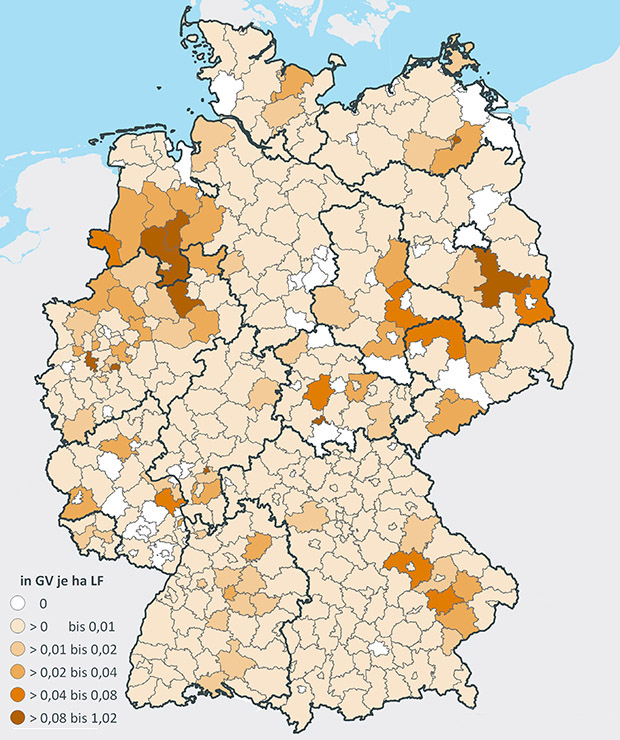 Eine Deutschlandkarte zeigt die regionale Verteilung der Legehennen 2010 mit verschieden farbigen Flächen