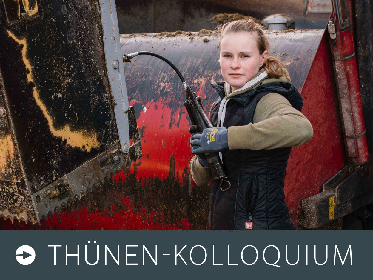 Foto zum Thünen-Kolloquium: Eine junge Frau repariert einen Futtermischwagen.